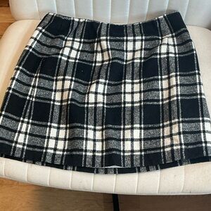 Chic Black and White Plaid Mini Skirt